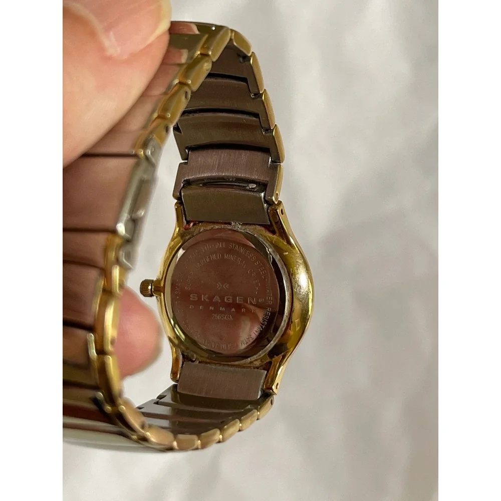 Skagen Denmark 256SGX Womens Two Tone Stainless Steel Watch Silver Gold Analog